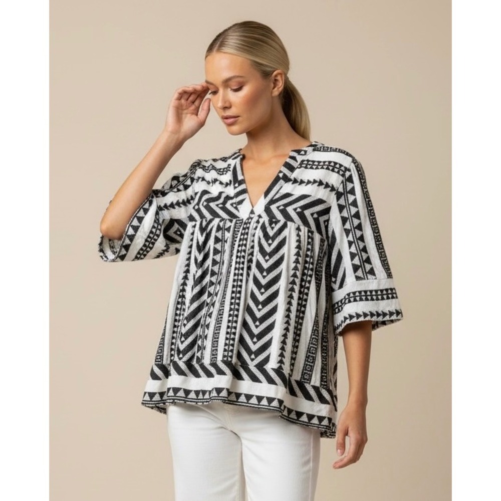 Old Navy Black White Geometric Tribal Babydoll Top Size Medium Short Sleeve Boho